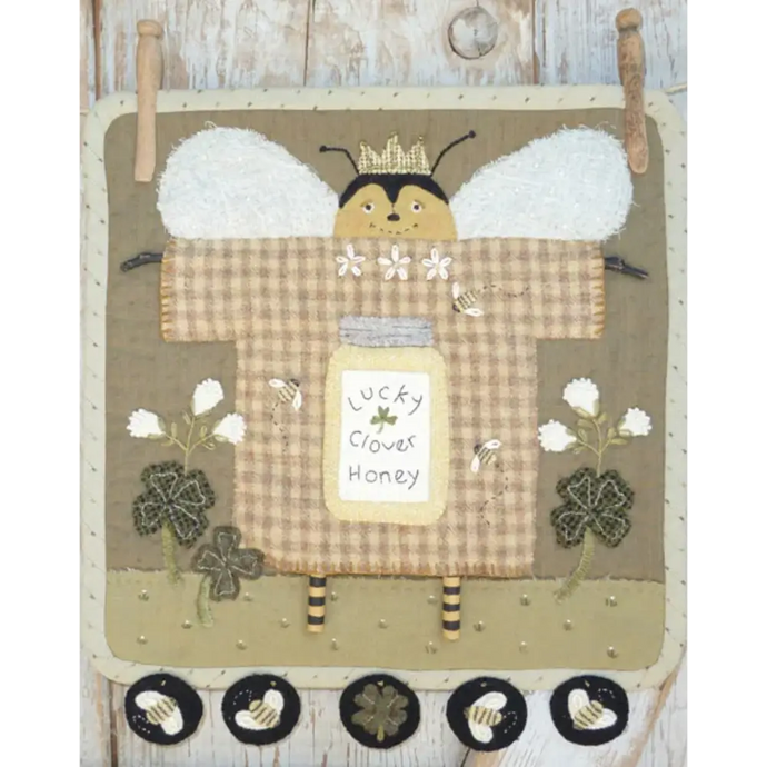#396 Clothesline Clover Bee (March) Pattern