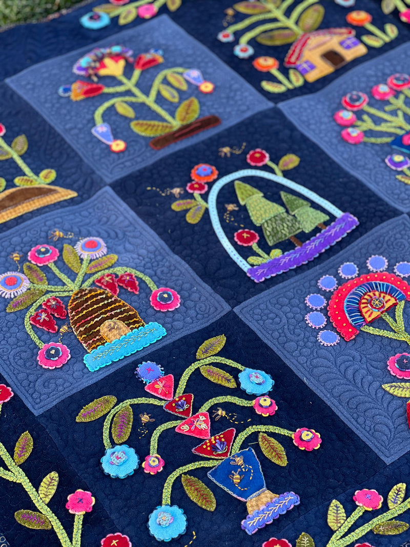 Load image into Gallery viewer, Honey Bee Quilt

