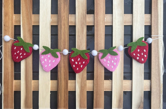 Berrylicious Punch Garland