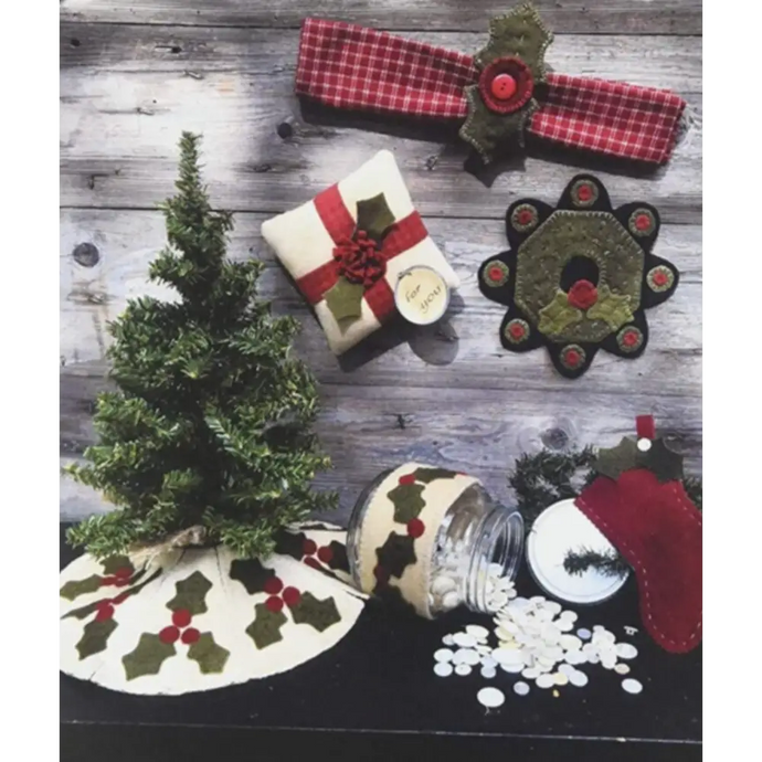 Holly Leaves & Berries - Pattern - Default