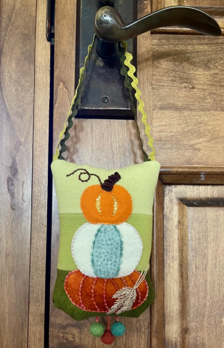 Stacked Pumpkin Hanger - Default