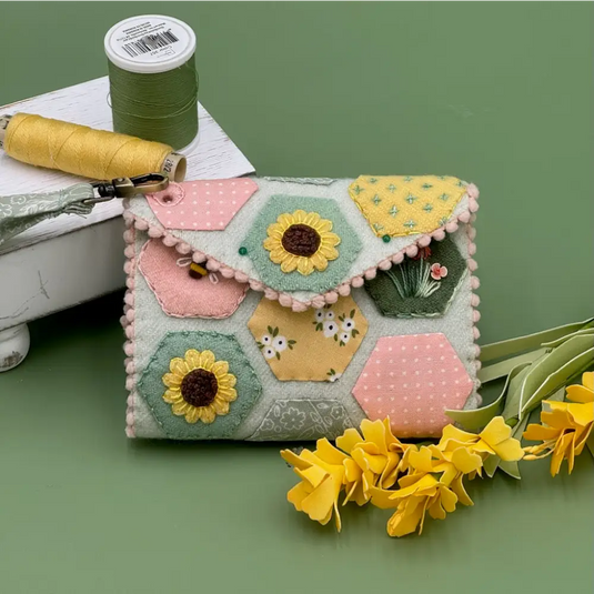 Sunflower Needle Wallet - Kit with Pattern